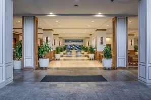 Exterior - ILIKAI NEWLY RENOVATED OCEAN VIEW ONE FREE PARKING (Honolulu)