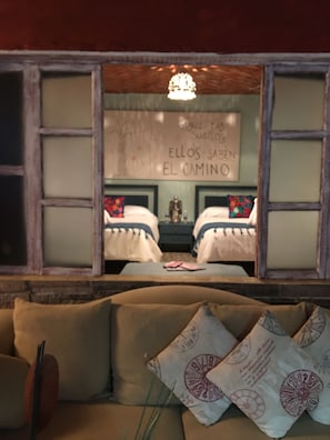 Familien-Suite | Essbereich im Zimmer