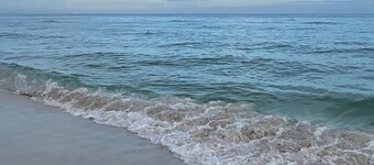 Stunning and Accessible Beach Condo located in heart of Orange Beach