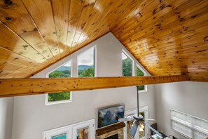 2 bedrooms, travel crib, free WiFi, bed sheets