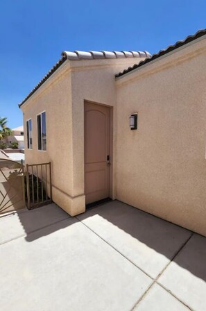 Exterior detail - Custom 4 bdrm with Granny Suite and Infinity Pool (Bullhead City)