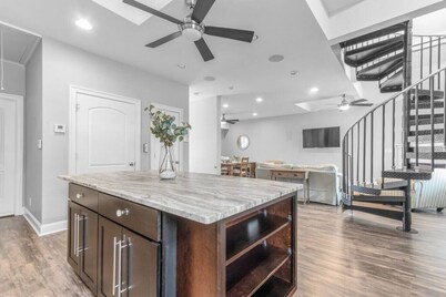 Luxury Townhome 1 BLOCK from Beach, on Boardwalk