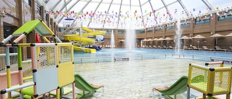 من حمّامات السباحة المغطاة