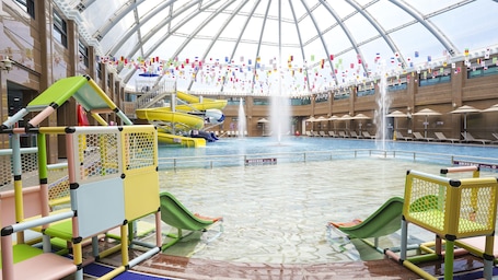 Indoor pool. Taebaek Hotel