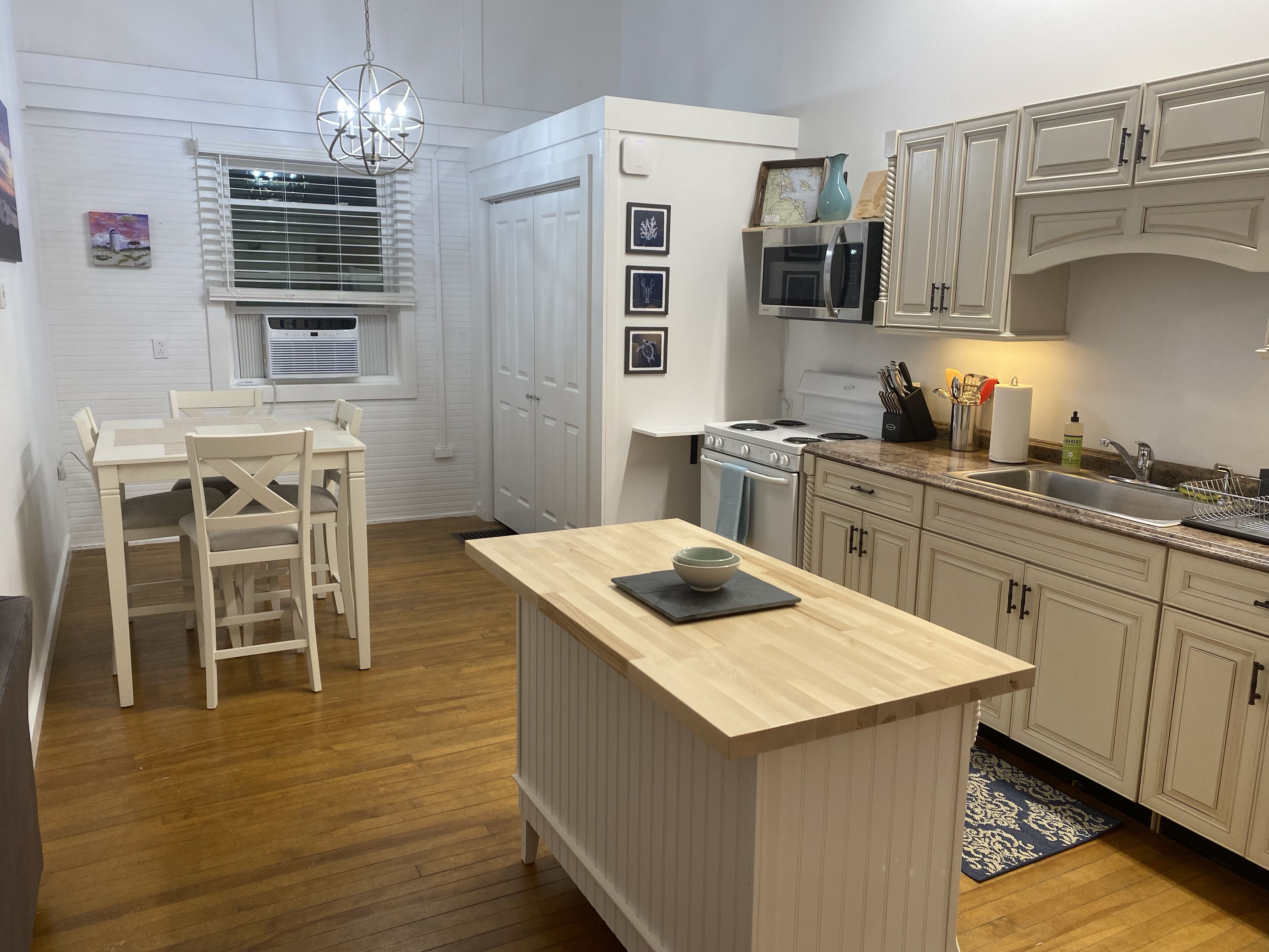 Beautiful two-bedroom in Manset Village