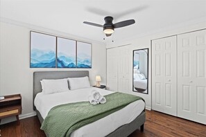 4 bedrooms, desk, iron/ironing board, travel crib