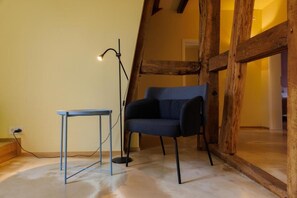 Interior - Holiday Home "Monteverde" with Private Terrace, Garden & Wi-Fi (Meddersheim)