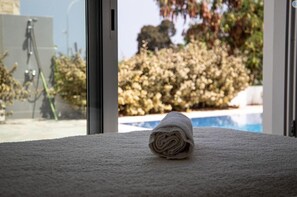 Spa - Remarkable 3-Bed House in Paralimni (Paralimni)