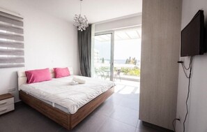 3 bedrooms, iron/ironing board, WiFi, bed sheets - Remarkable 3-Bed House in Paralimni (Paralimni)