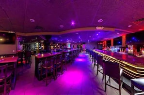 Bar (on property) - Stylish King 1BR Near MetLife & NYC (Elizabeth)