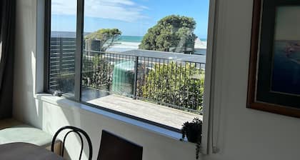 Modern Little Place At Castlepoint - with Private Direct Beach Access