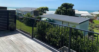 Modern Little Place At Castlepoint - with Private Direct Beach Access