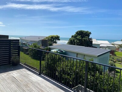 Modern Little Place At Castlepoint - with Private Direct Beach Access