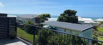 Modern Little Place At Castlepoint - with Private Direct Beach Access