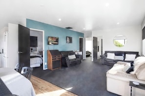 3 bedrooms, iron/ironing board