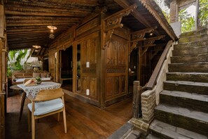 32-inch LED TV with digital channels, TV - Bubu Mesari Ubud Villa (Ubud)
