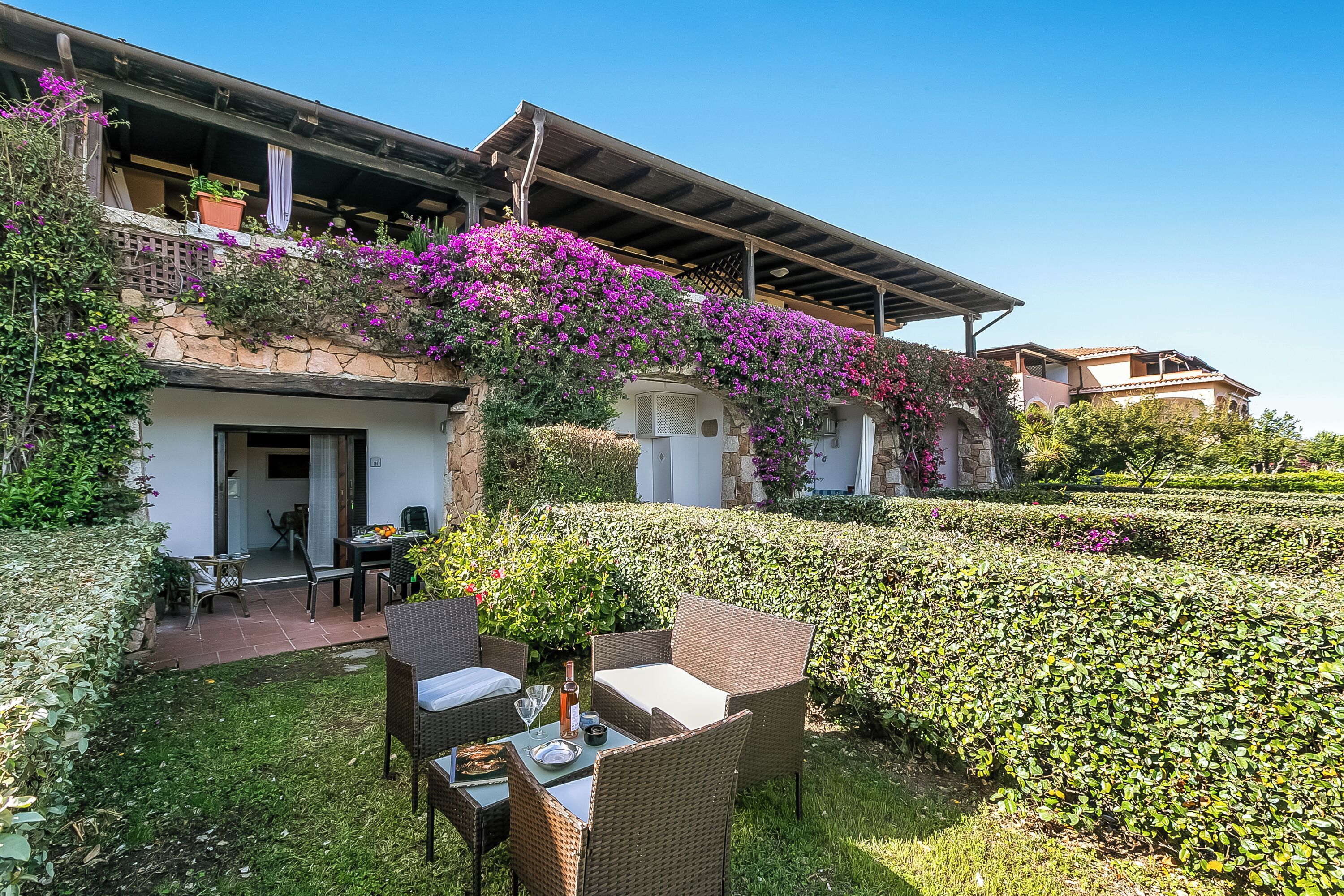 屋外ダイニングエリア