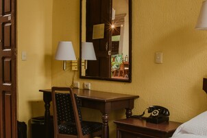 Comfort Single Room | Individually decorated, individually furnished, desk, laptop workspace