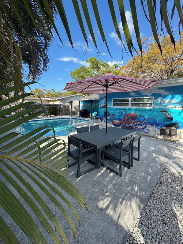 Outdoor dining