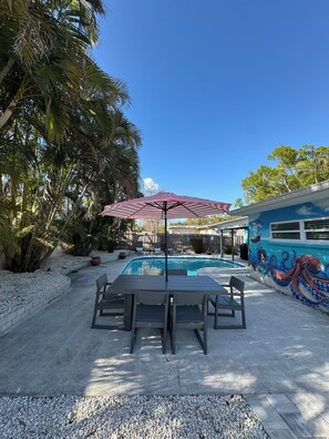 Outdoor pool, a heated pool - Coconut Cove 2 BR w/ Den, Heated Saltwater Pool & Sauna (Seminole)