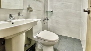 تجهيزات دش، مجففات شعر، خف للقدمين، مناشف