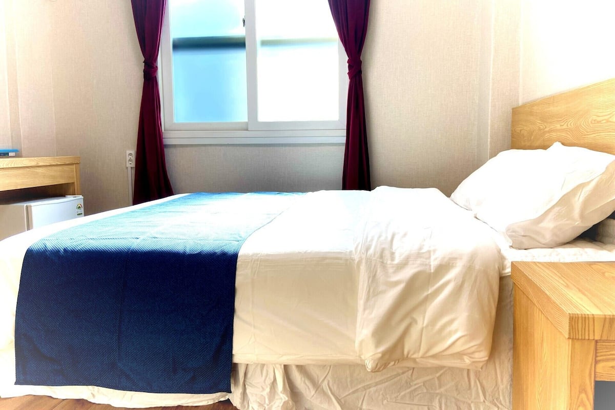 Bureau, rideaux occultants, chambres insonorisées, Wi-Fi gratuit