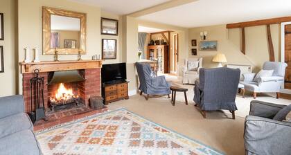 Charming countryside cottage with large garden