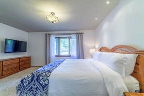 3 bedrooms, iron/ironing board, free WiFi, bed sheets