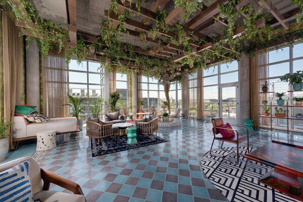 TV, stereo - Ideal H Street 1BR w/ Pool, Gym & Concierge, next to WF, by Blueground (Washington, D.C.)