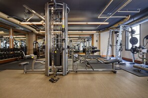Fitness facility - Luxe Foggy Bottom 1BR w/ Den, Pool & Gym, near GWU, by Blueground (Washington, D.C.)