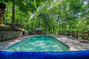 Piscina all'aperto, una piscina riscaldata