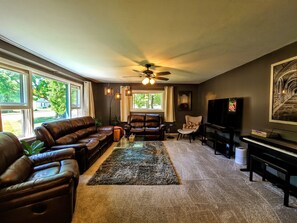 Smart TV, Netflix, Hulu, foosball