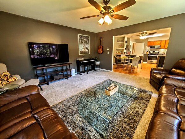 Smart TV, Netflix, Hulu, foosball