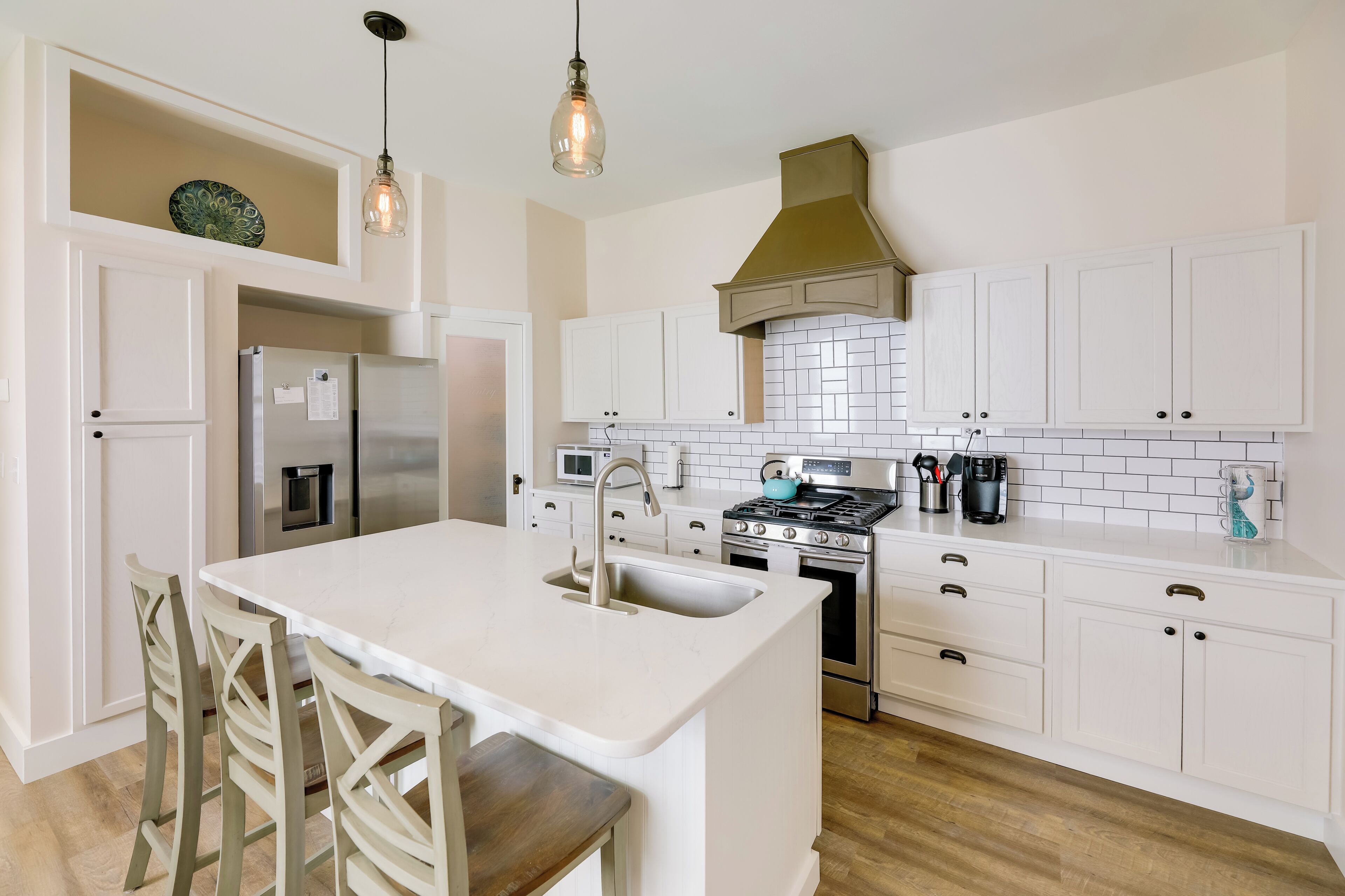 Fridge, microwave, stovetop, dishwasher