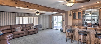 4 Mi to Lake Havasu: Luxe Home in Arizona!
