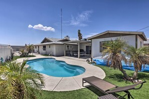 A backyard with a swimming pool, a covered patio, and a lawn. - 4 Mi to Lake Havasu: Luxe Home w/ Outdoor Oasis (Lake Havasu City)