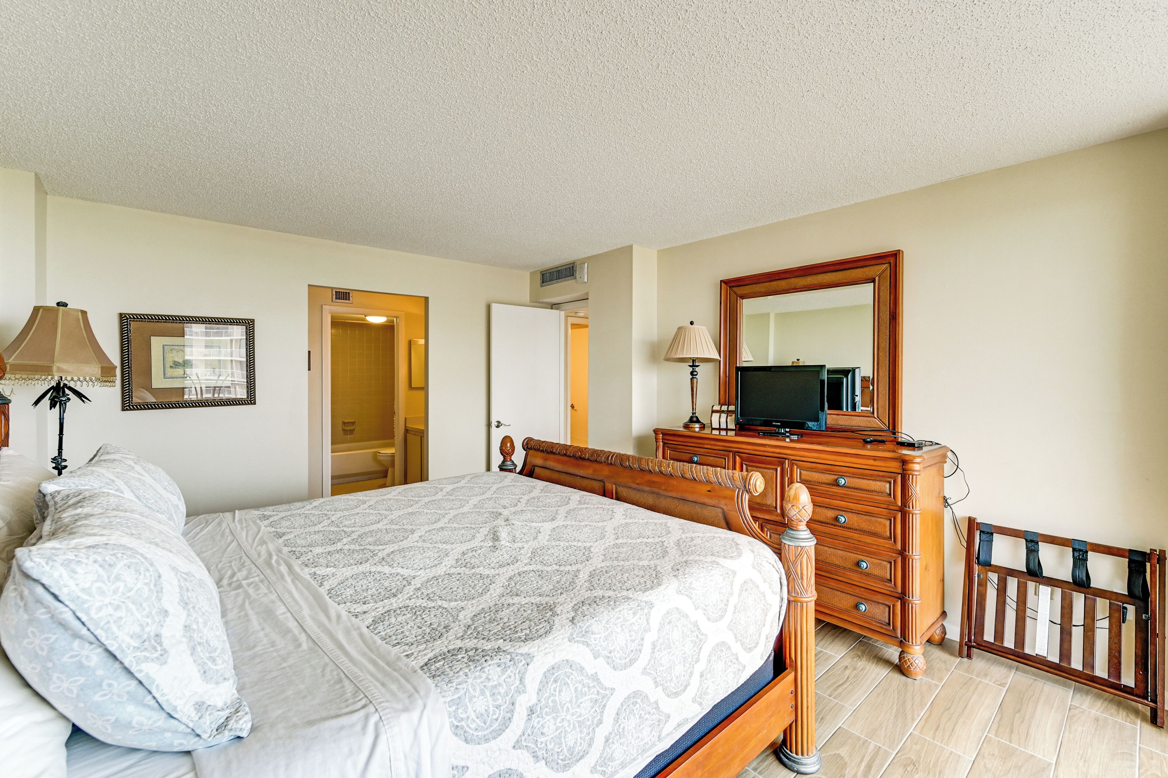 2 bedrooms, desk, iron/ironing board, internet