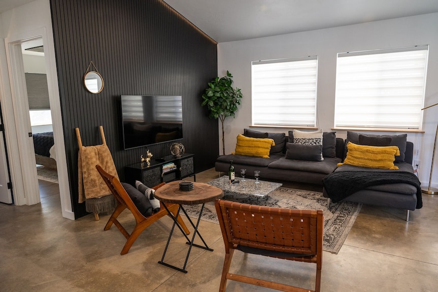 Casa Chihuahua- Modern Luxe 2b/1b Home - Carson, WA
