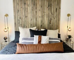 2 bedrooms, desk, travel cot, WiFi