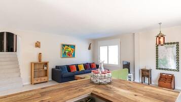 TV, fireplace, DVD player, table tennis