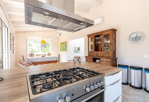 Interior - Villa Casa Nuestra with Private Pool, Garden & Wi-Fi (Begur)
