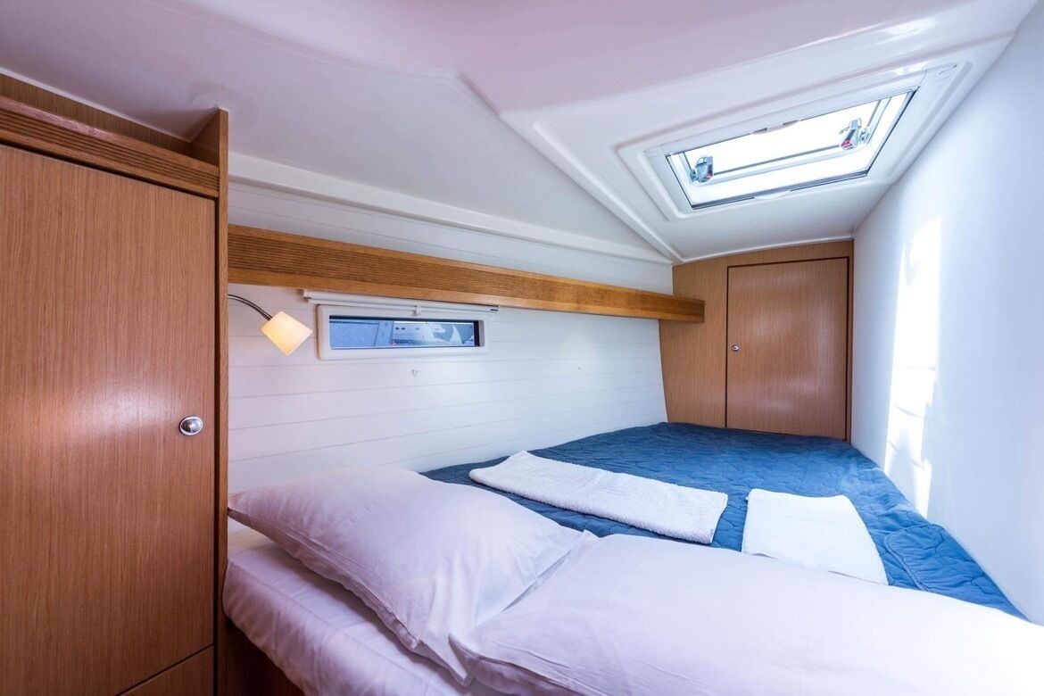 5 camere, una scrivania