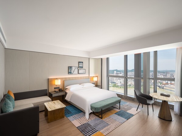 Deluxe Room, 1 King Bed