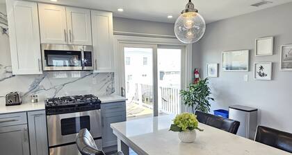 Wonderful 2 Bedroom w/ Parking & Beach Passes ~ Walk to Beach, Rides, Waterpark