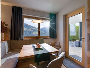 Dining - Van's Place - Luxury apartment Kaltenbach, Zillertal, Austria (Kaltenbach)