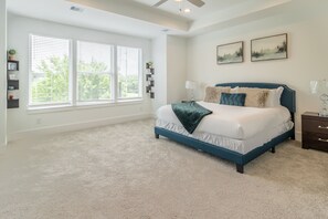 3 bedrooms, WiFi - New Art Deco Tall Townhome Near Downtown Houston (Houston)