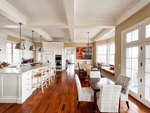 Dining - Chef’s Kitchen, Fast Wi-Fi (Hillsdale)