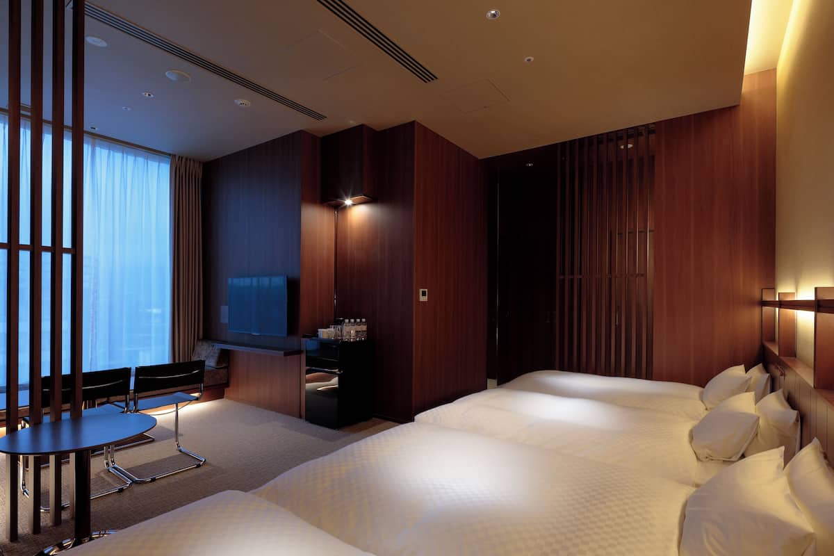 In-room safe, blackout curtains, soundproofing