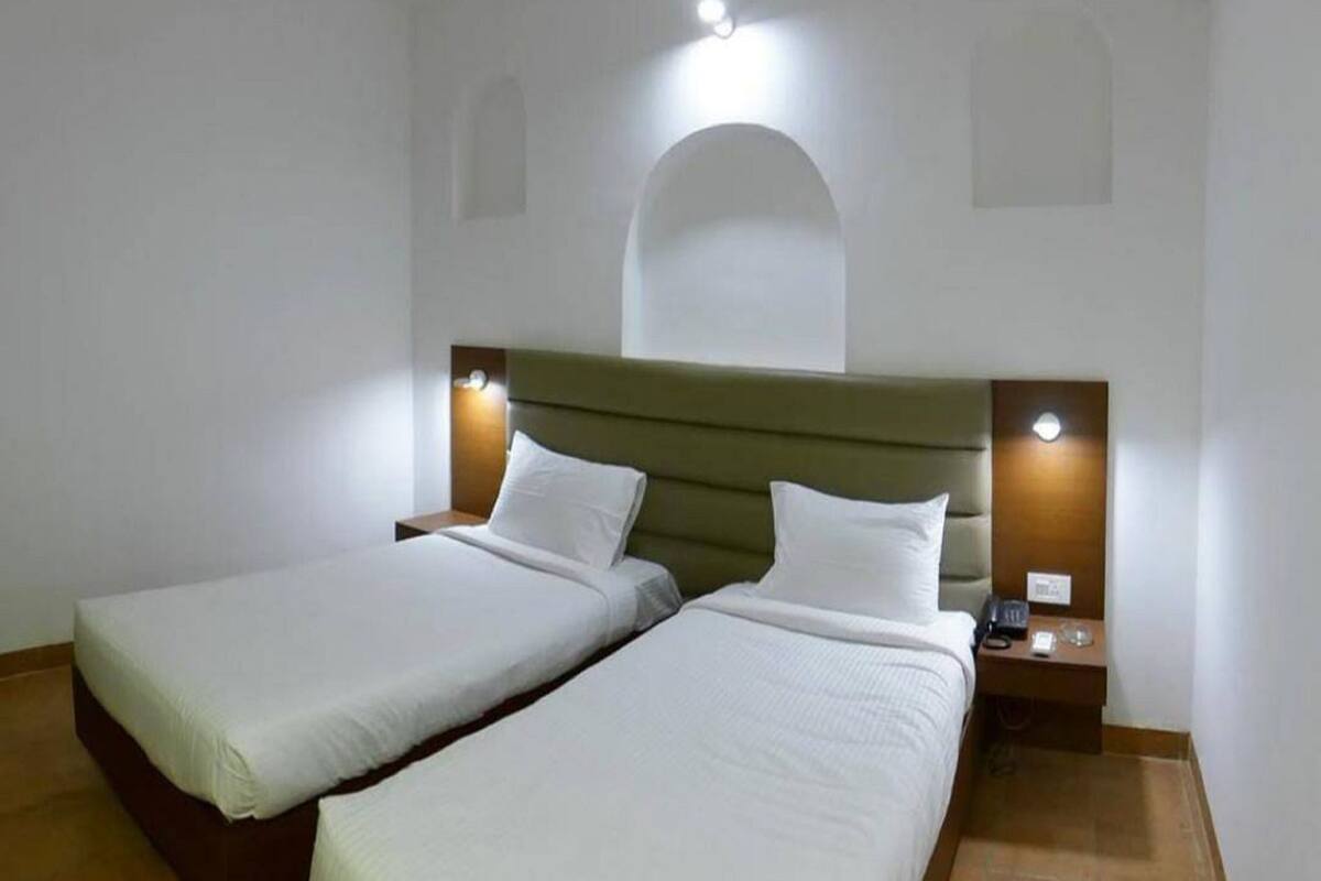 Desk, laptop workspace, free WiFi, bed sheets