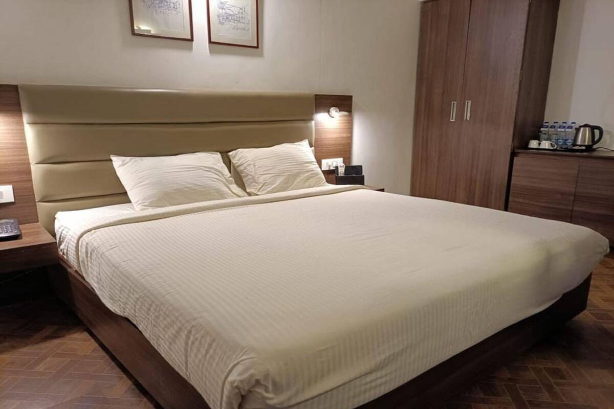 Desk, laptop workspace, free WiFi, bed sheets